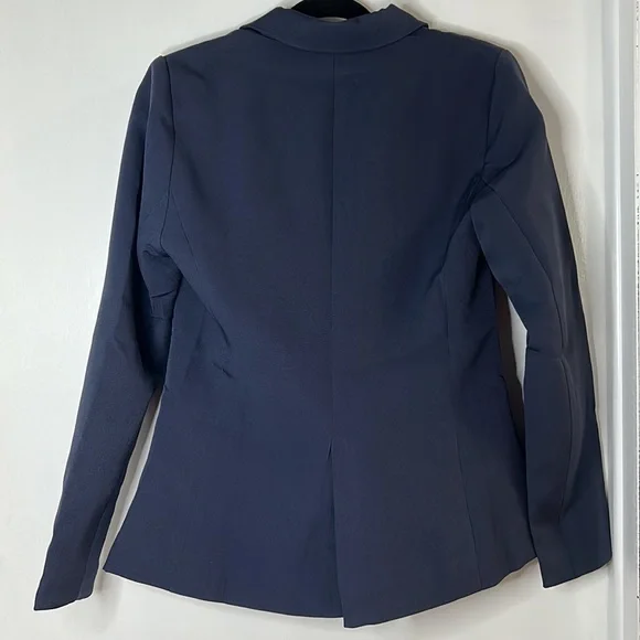 Blazer - Picture 4 of 5